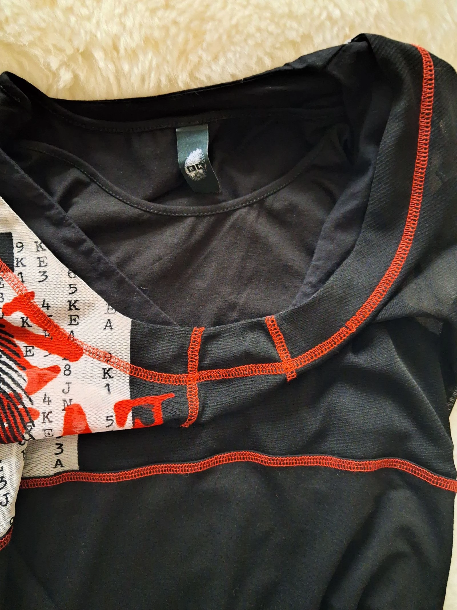 Linda blusa E K preta e vermelha tamanho 40 – photo 3